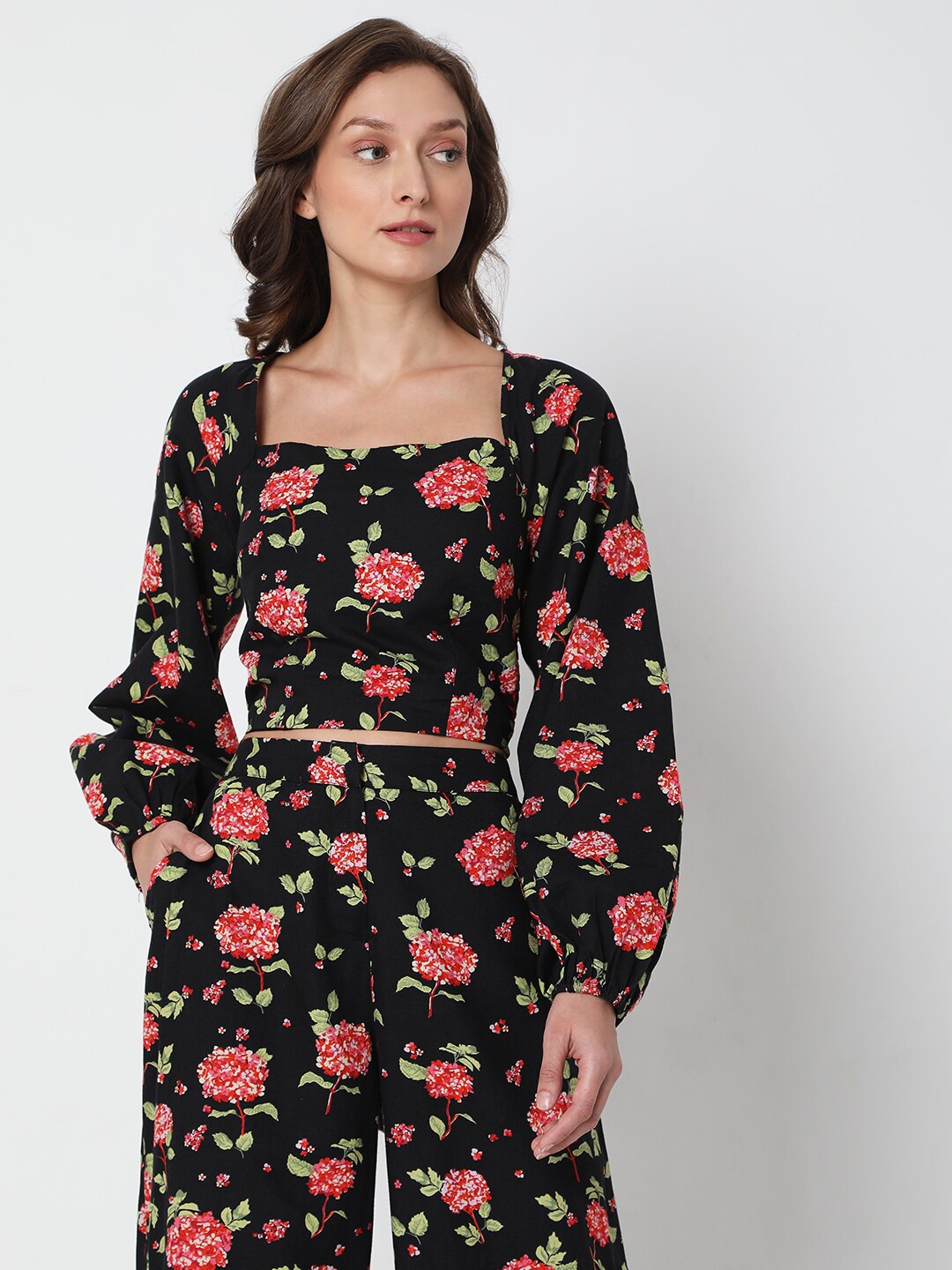 

Vero Moda Black & Pink Floral Print Bishop Sleeves Styled Back Crop Top