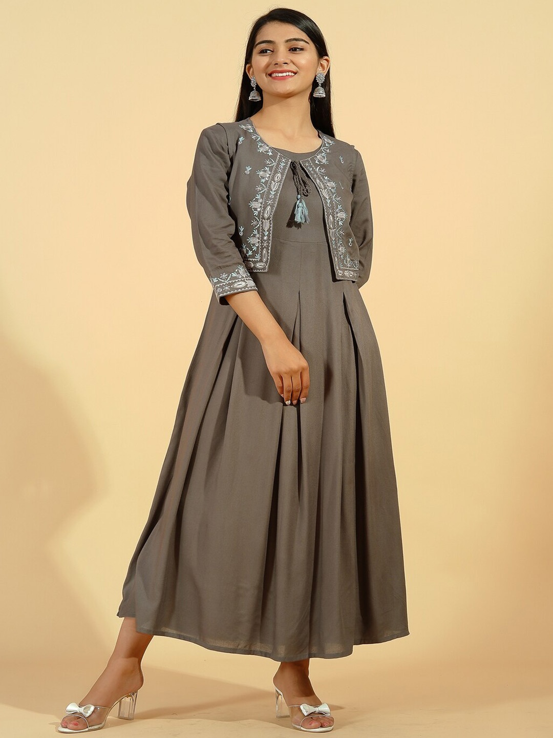 

kipek Women Grey Floral Anarkali Kurta With Jacket
