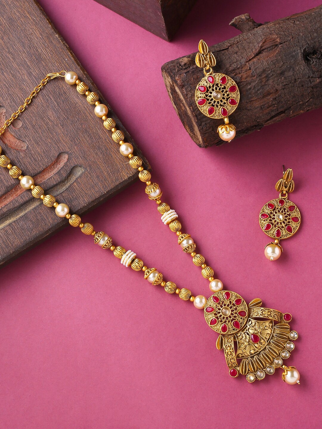 

VIRAASI Women Gold-Plated Red Stone & Pearl Beaded Jewellery Set