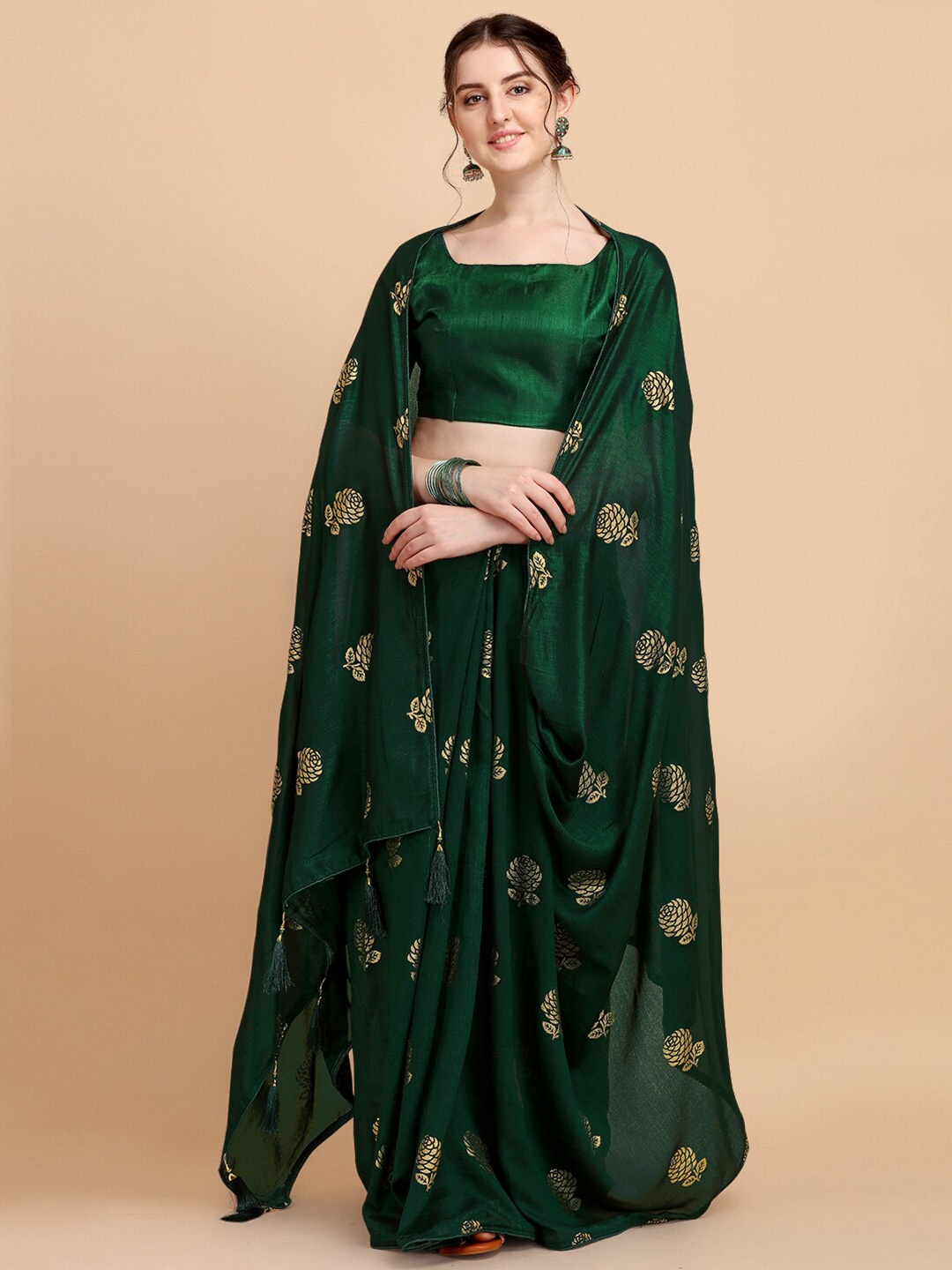 

Fab Viva Green & Gold-Toned Ethnic Motifs Silk Blend Saree