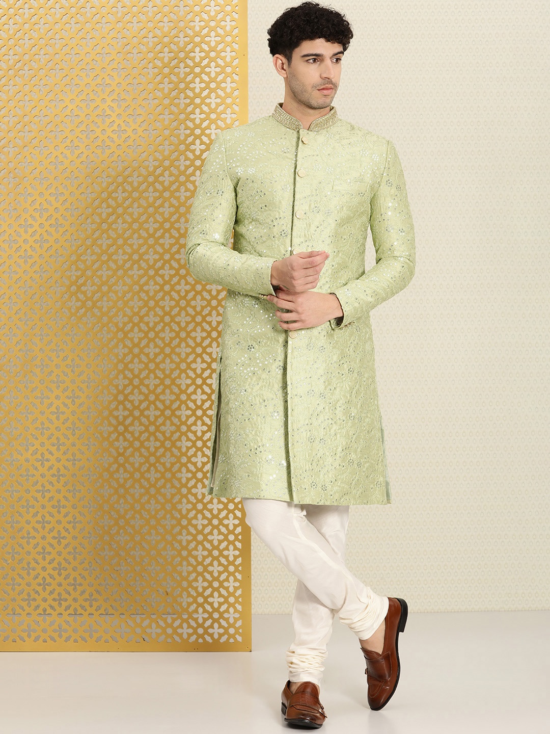 

House of Pataudi Men Thread Work Embellished Sequined Jashn Sherwani Set, Green