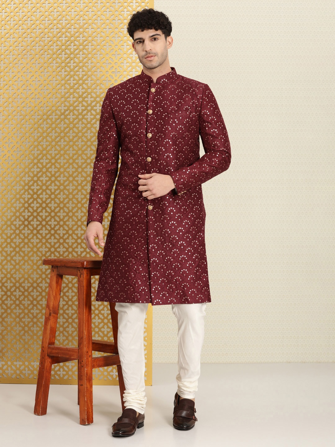 

House of Pataudi Men Thread Work Embellished Jashn Sherwani Set, Maroon