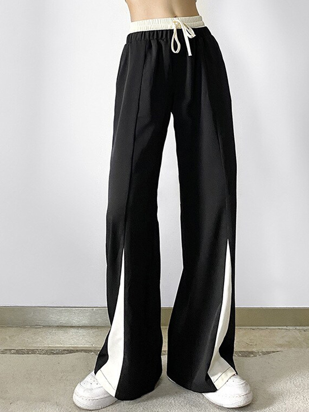 

La Aimee Women Black Solid Trousers