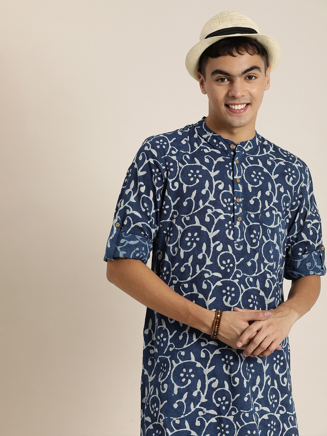 

Taavi Men Blue & White Ethnic Motifs Printed Indigo Kurta