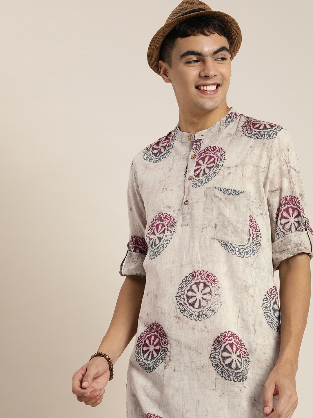 

Taavi Men Beige & Maroon Bagru Ethnic Motifs Printed Kurta