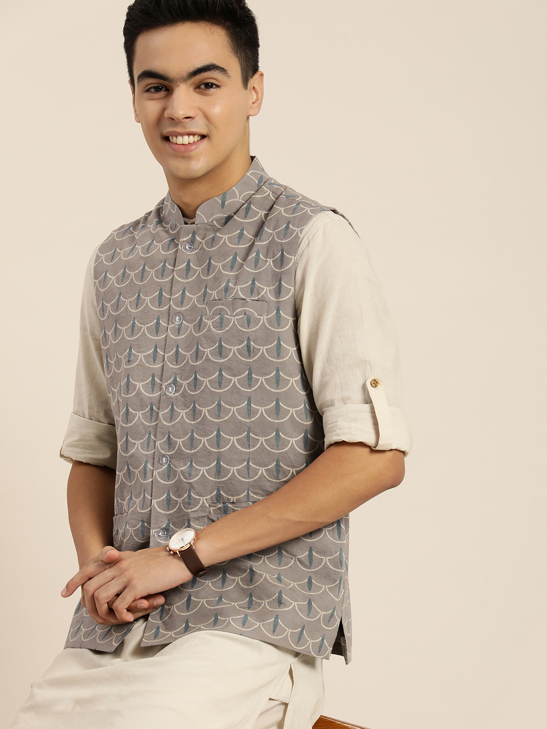 

Taavi Men Grey Bagru Printed Pure Cotton 3 Piece Kurta with Pyjamas & Nehru Jacket, Navy blue