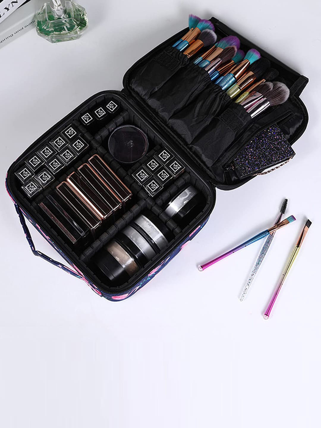 

HOUSE OF QUIRK Women Grey & Pink Printed Make-Up Organisers