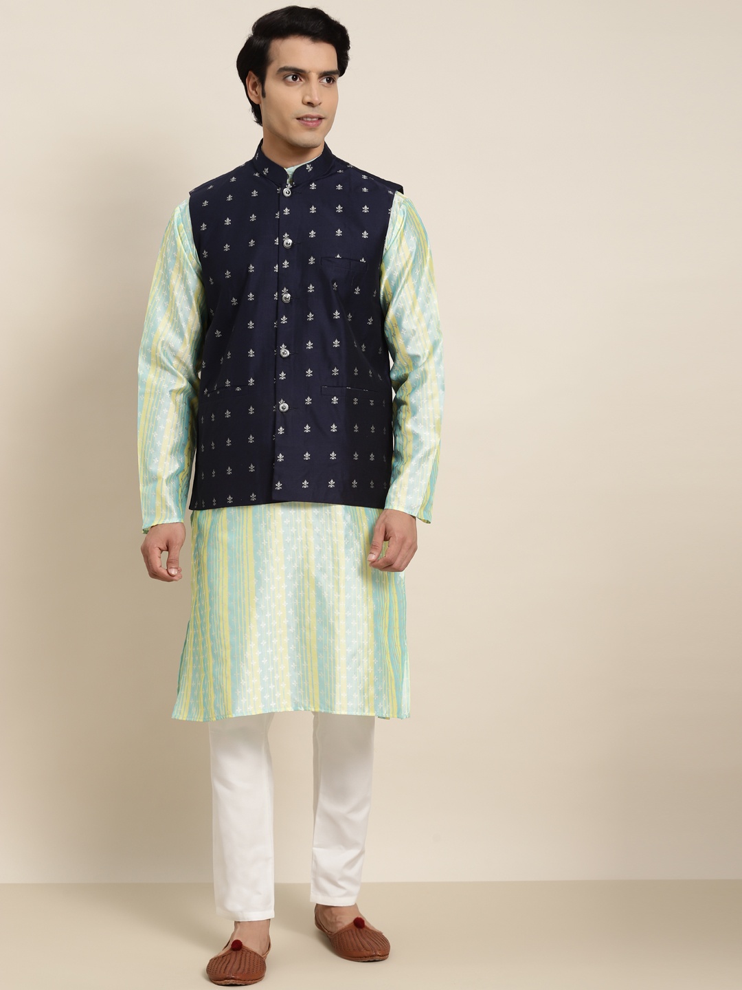 

SOJANYA Men Sea Green Printed Kurta with Pyjamas & Nehru Jacket