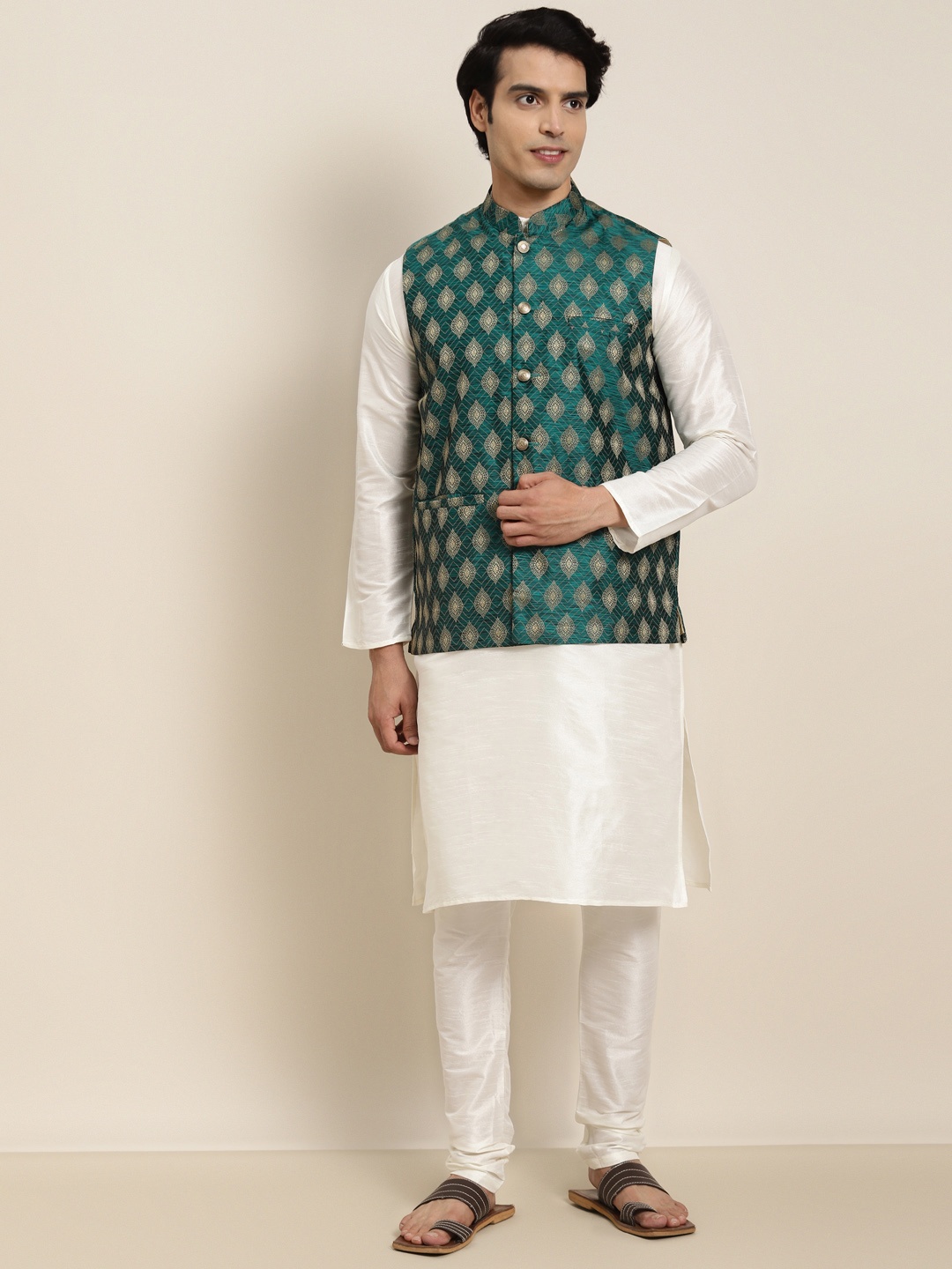 

SOJANYA Men Cream-Coloured Kurta with Churidar & Nehru Jacket