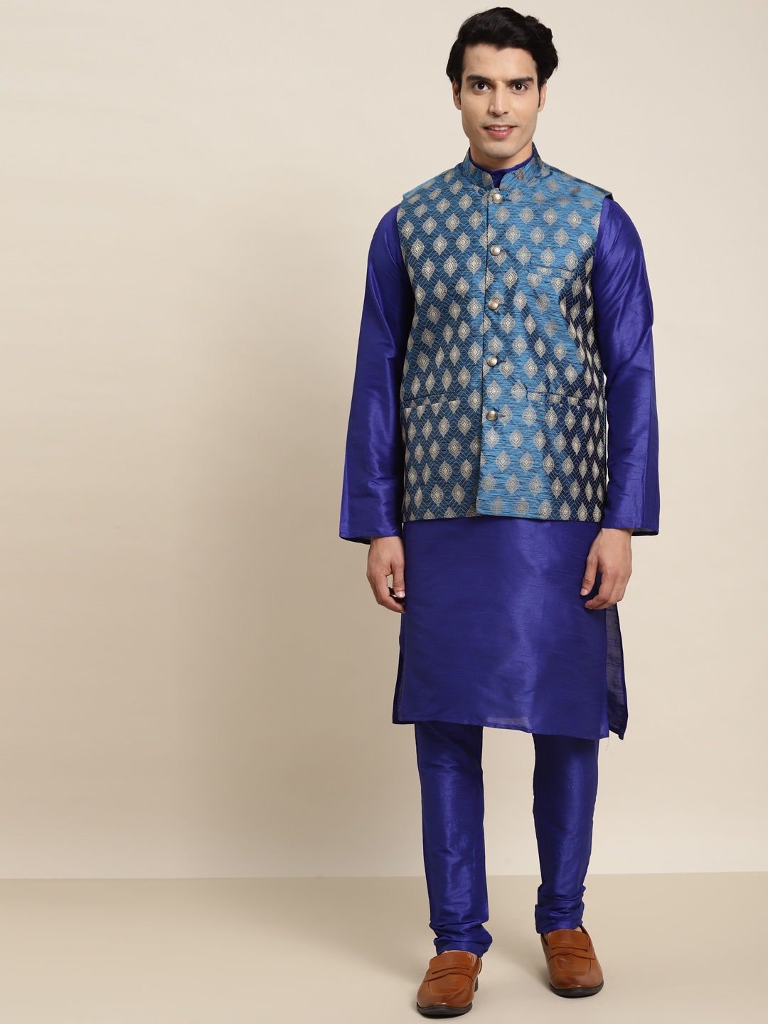 

SOJANYA Men Blue Kurta with Churidar & Nehru Jacket