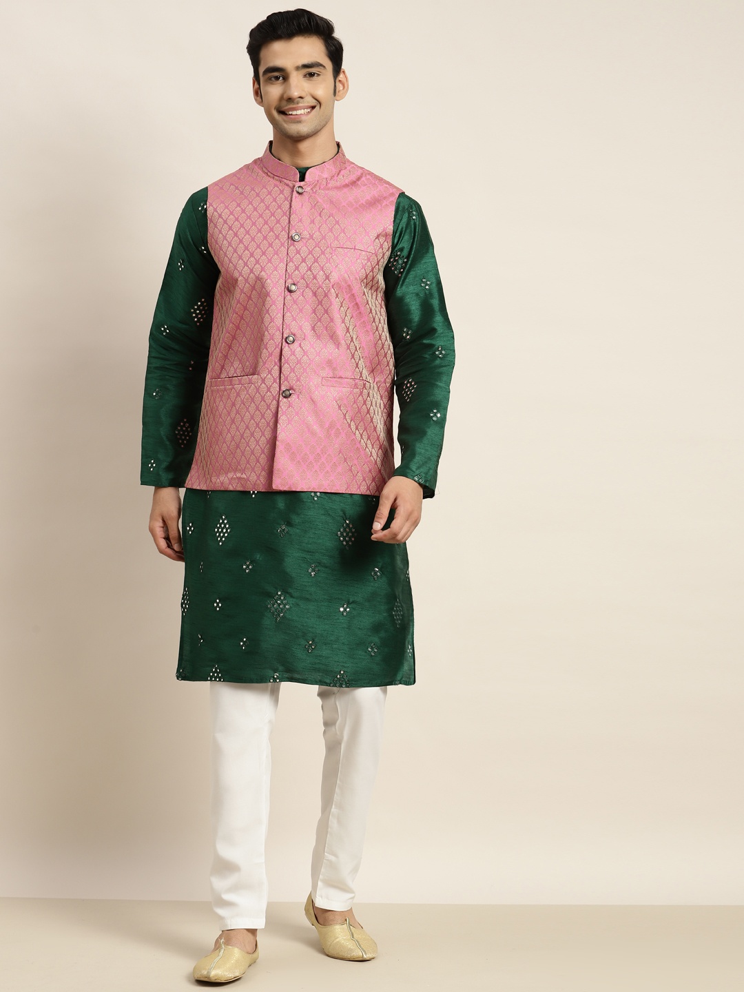 

SOJANYA Men Green Embroidered Mirror Work Kurta with Pyjamas & Nehru Jacket