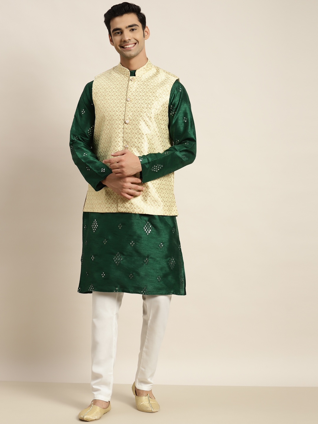 

SOJANYA Men Green Embroidered Mirror Work Kurta with Pyjamas