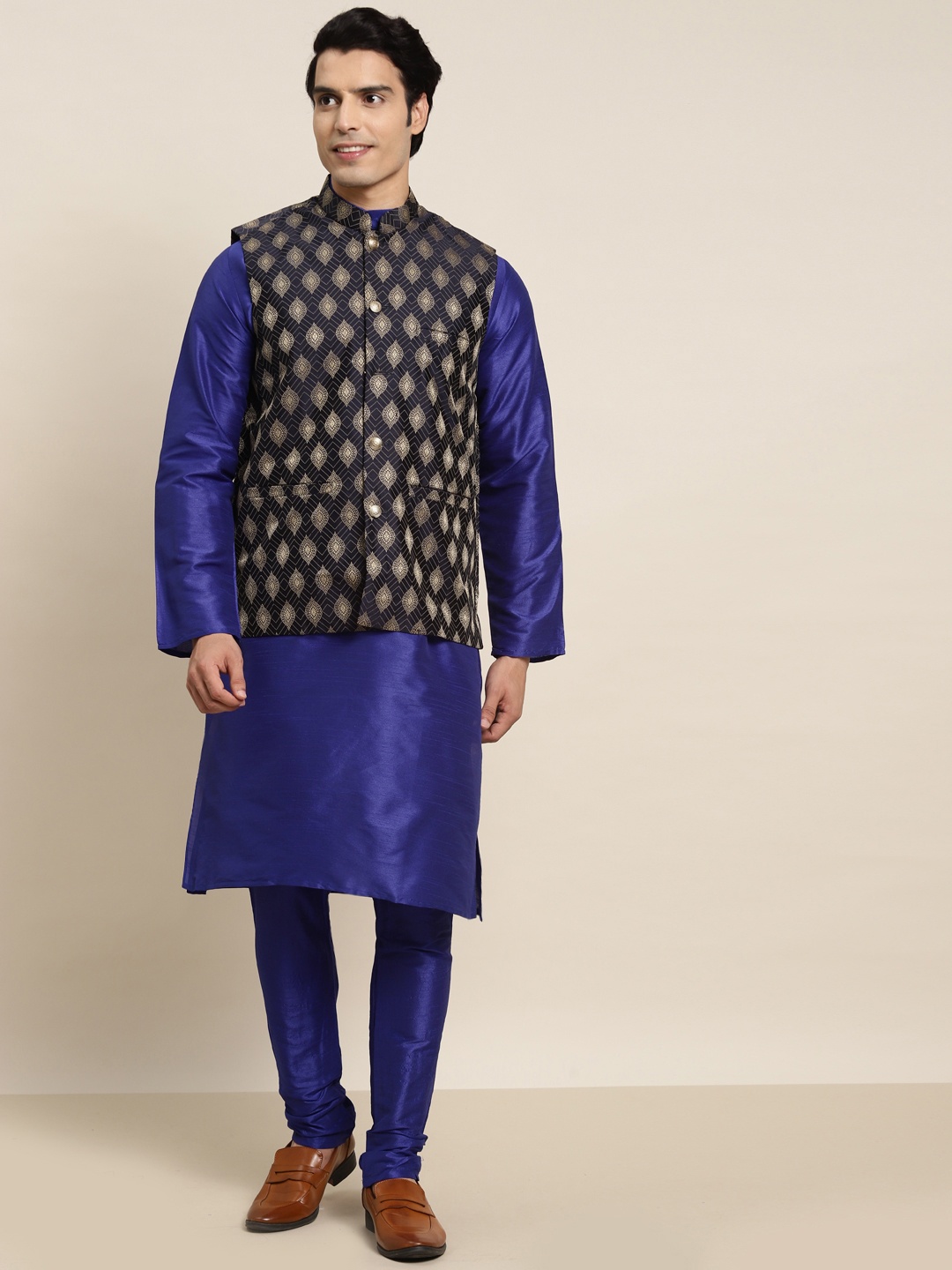 

SOJANYA Men Blue Kurta with Churidar & Nehru Jacket