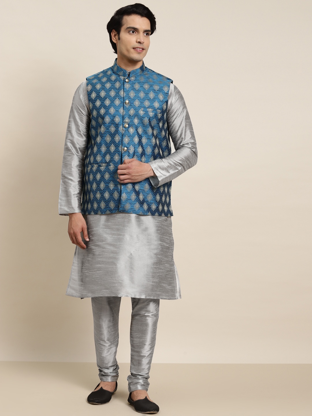 

SOJANYA Men Grey Kurta with Pyjamas & Nehru Jacket