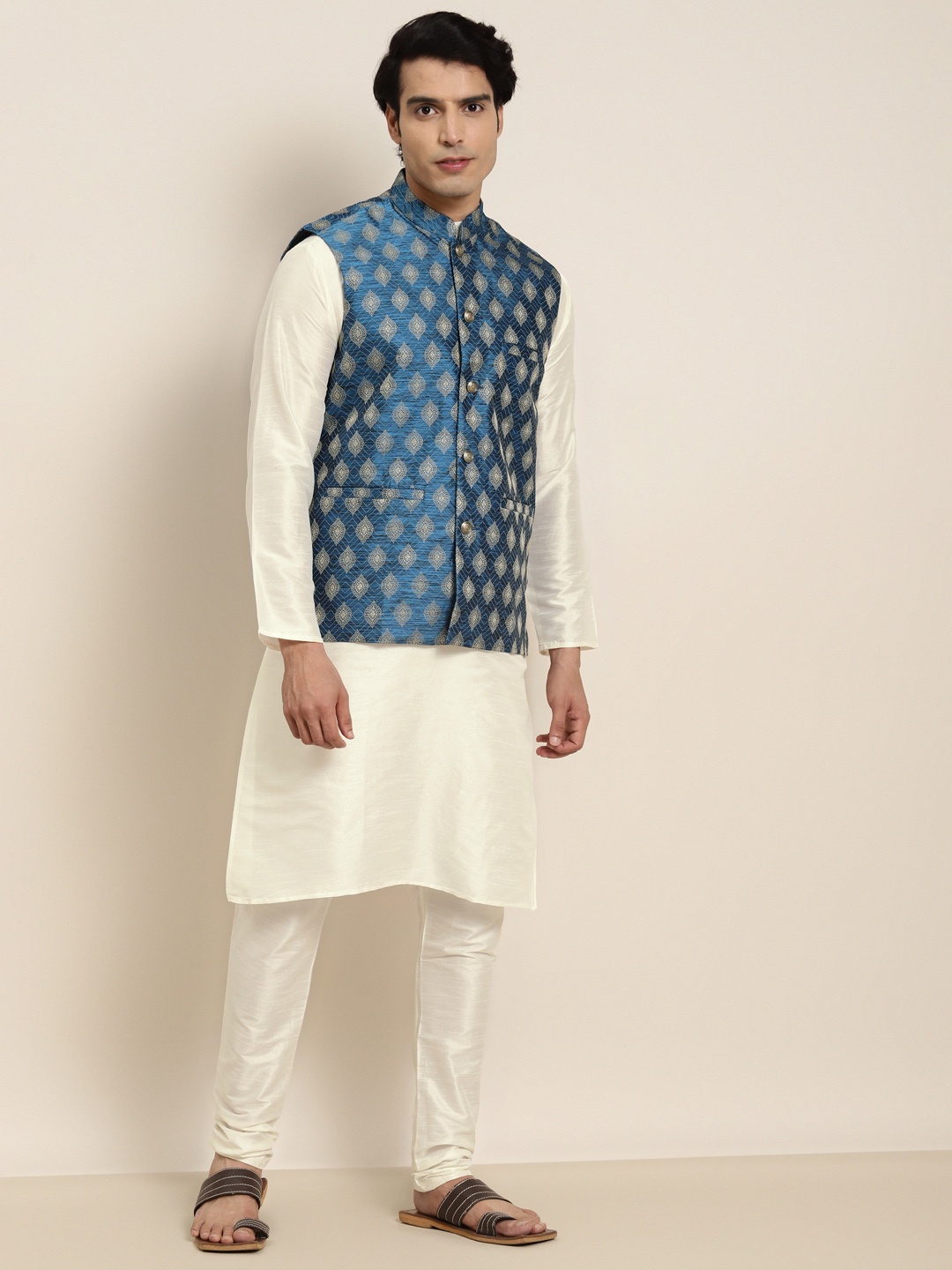 

SOJANYA Men Cream-Coloured Kurta with Pyjamas & Nehru Jacket