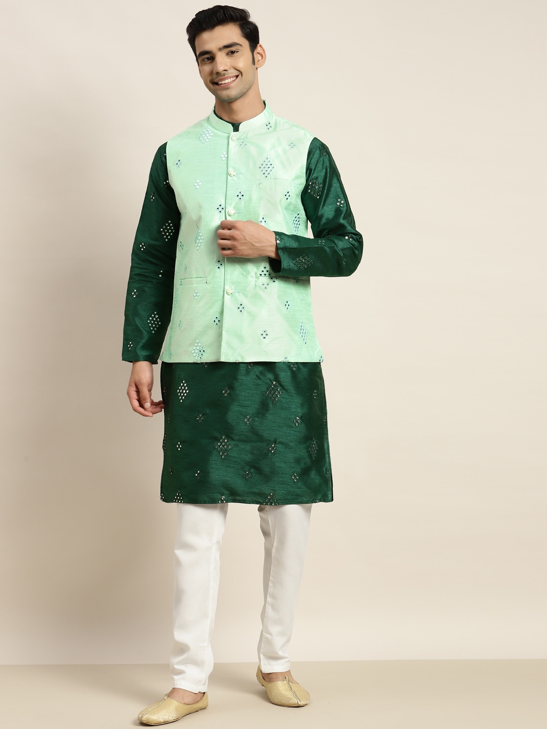 

SOJANYA Men Green Embroidered Mirror Work Kurta with Pyjamas & Nehru Jacket
