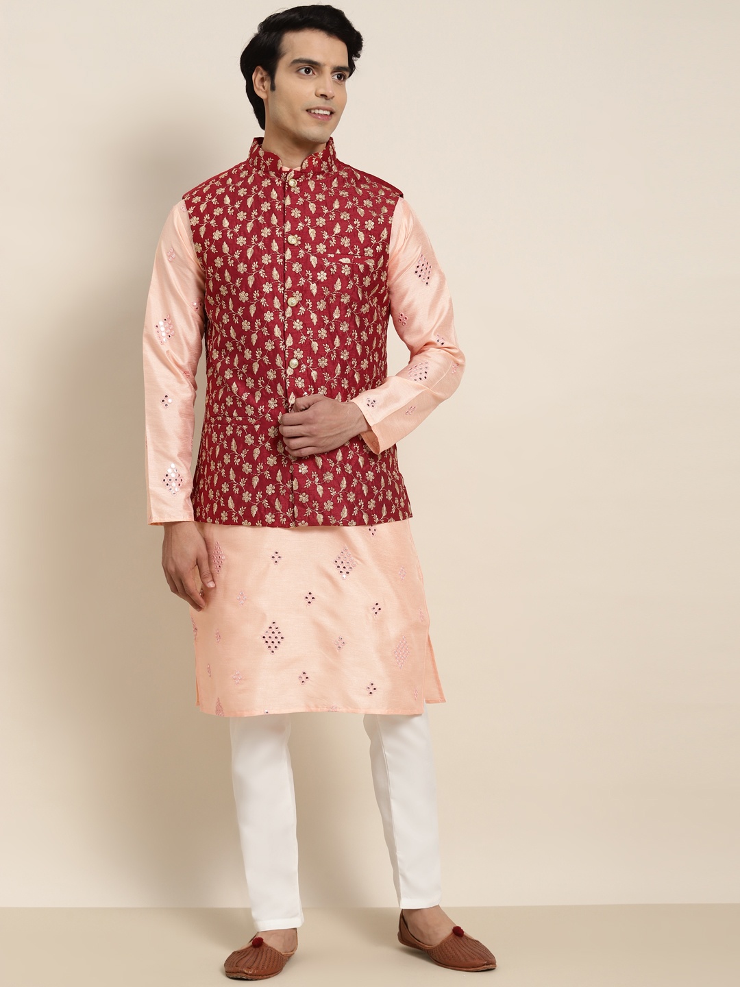

SOJANYA Men Peach-Coloured Floral Mirror Work Kurta with Pyjamas & Nehru Jacket