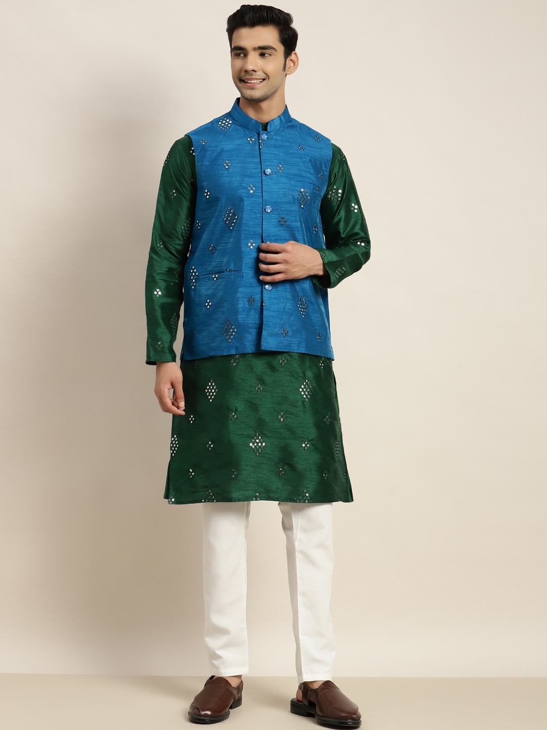 

SOJANYA Men Green Embroidered Mirror Work Kurta with Pyjamas & Nehru Jacket