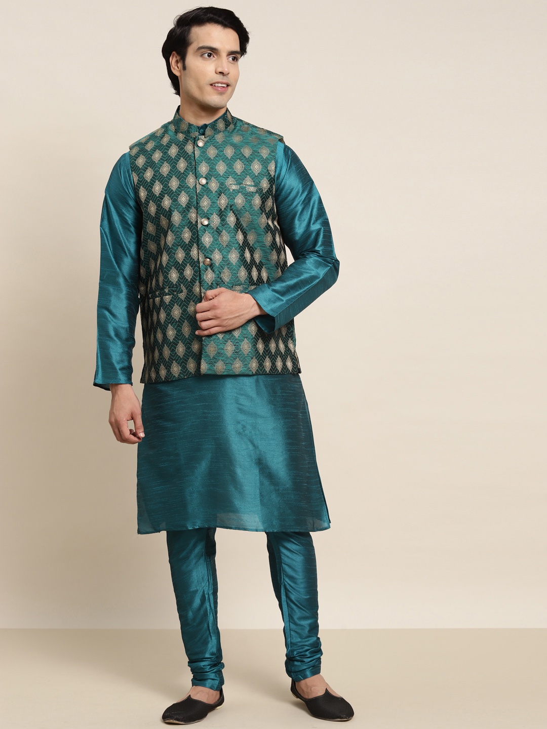 

SOJANYA Men Green Kurta with Churidar & Nehru Jacket