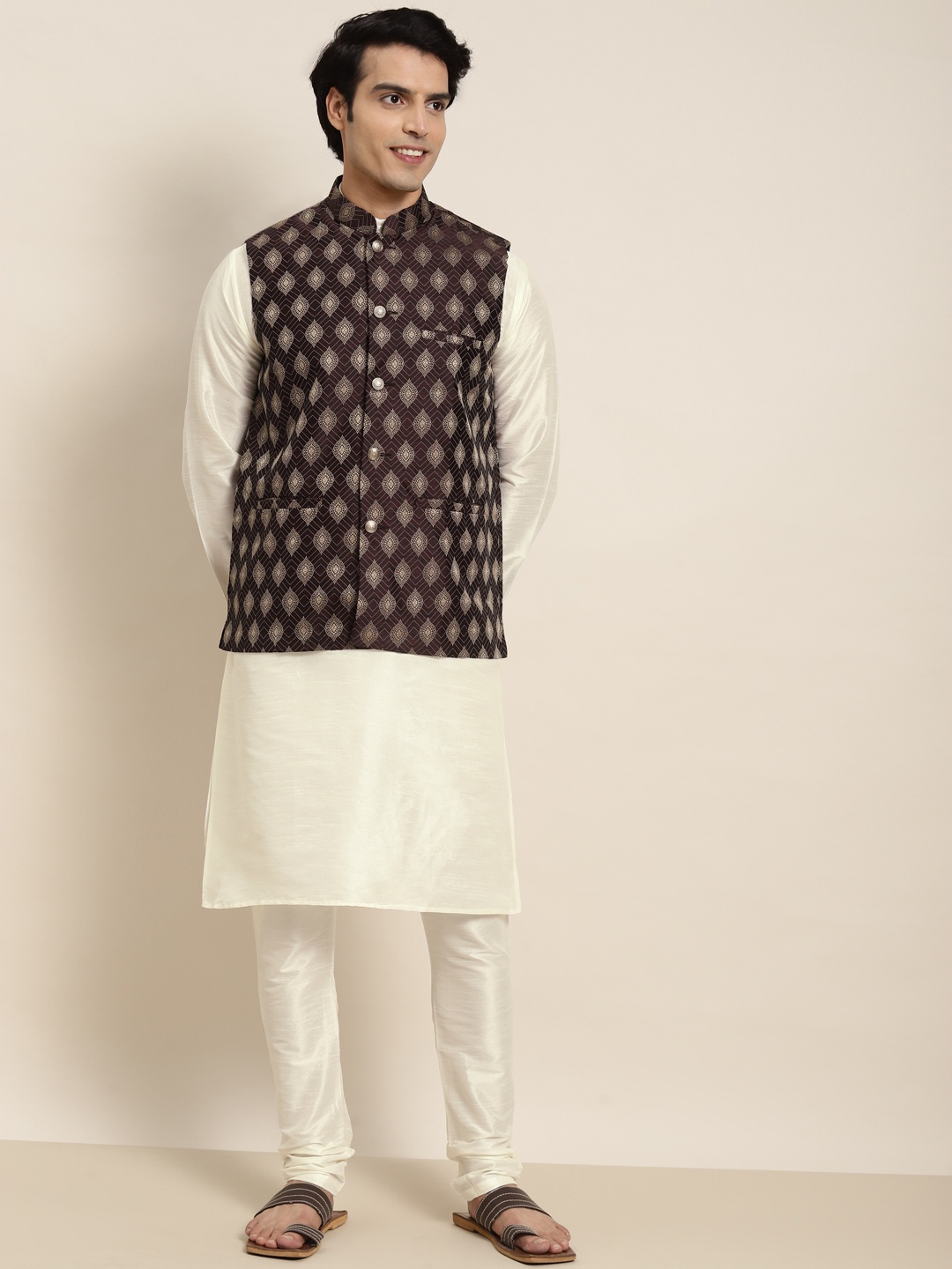

SOJANYA Men Cream-Coloured Kurta with Pyjamas & Nehru Jacket