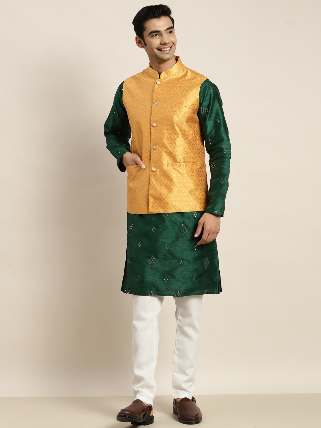 

SOJANYA Men Green Embroidered Mirror Work Kurta with Pyjamas With Nehru Jacket