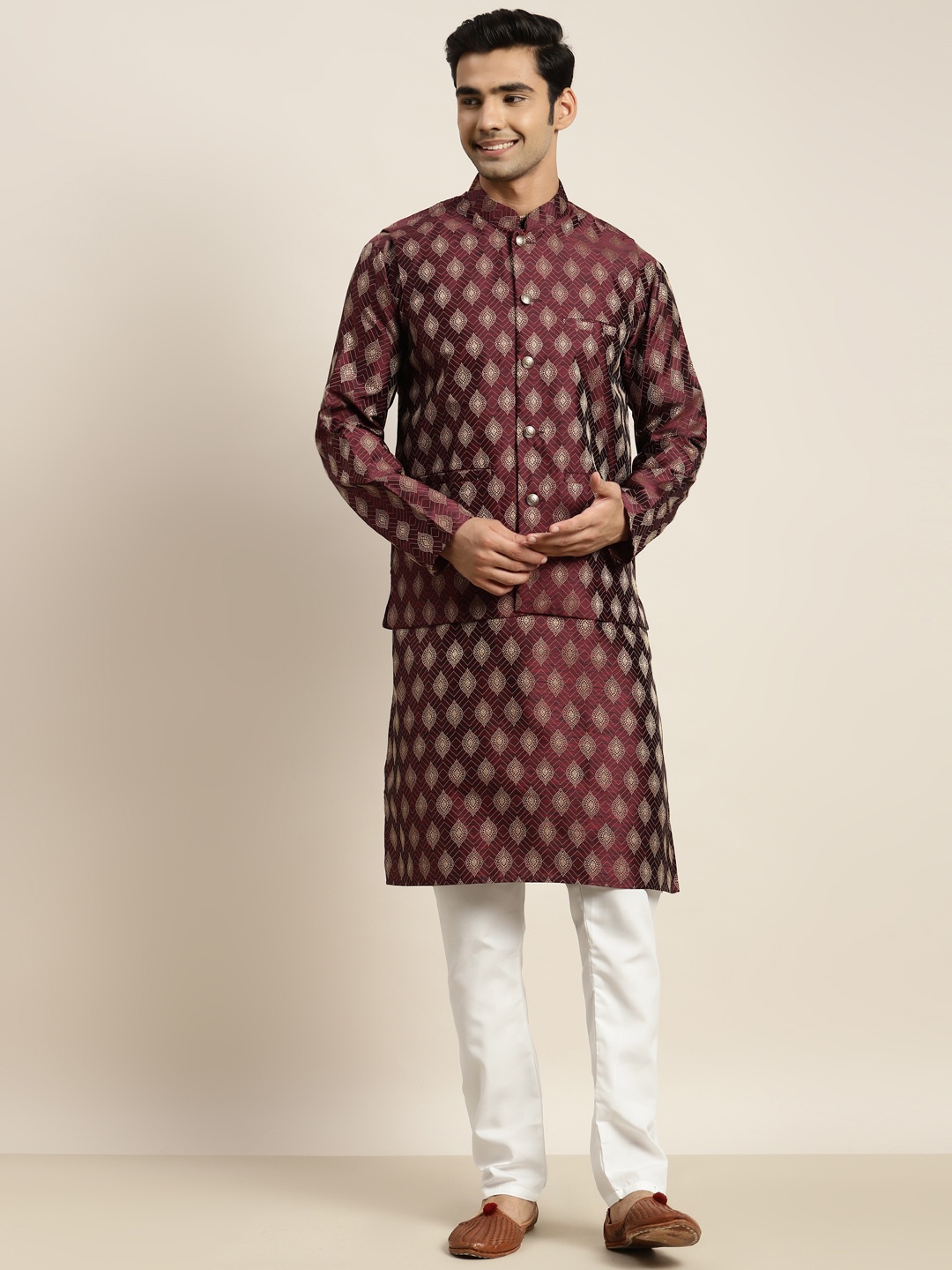

SOJANYA Men Maroon Kurta with Pyjamas