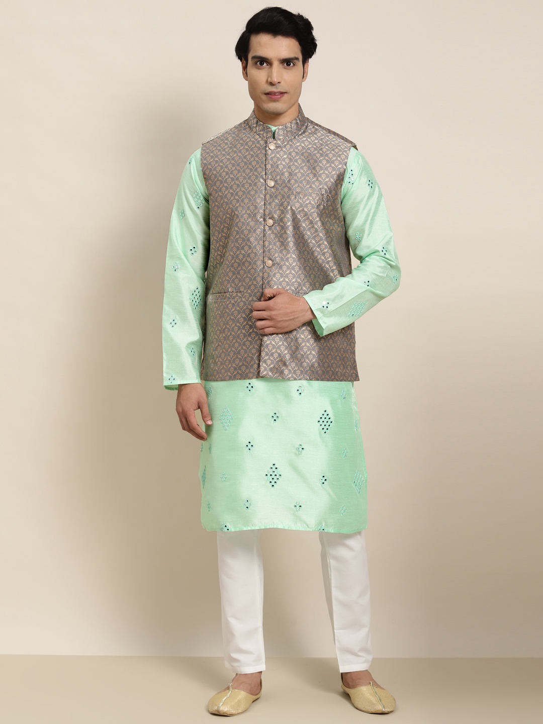 

SOJANYA Men Sea Green Embroidered Mirror Work Kurta with Pyjamas With Nehru Jacket