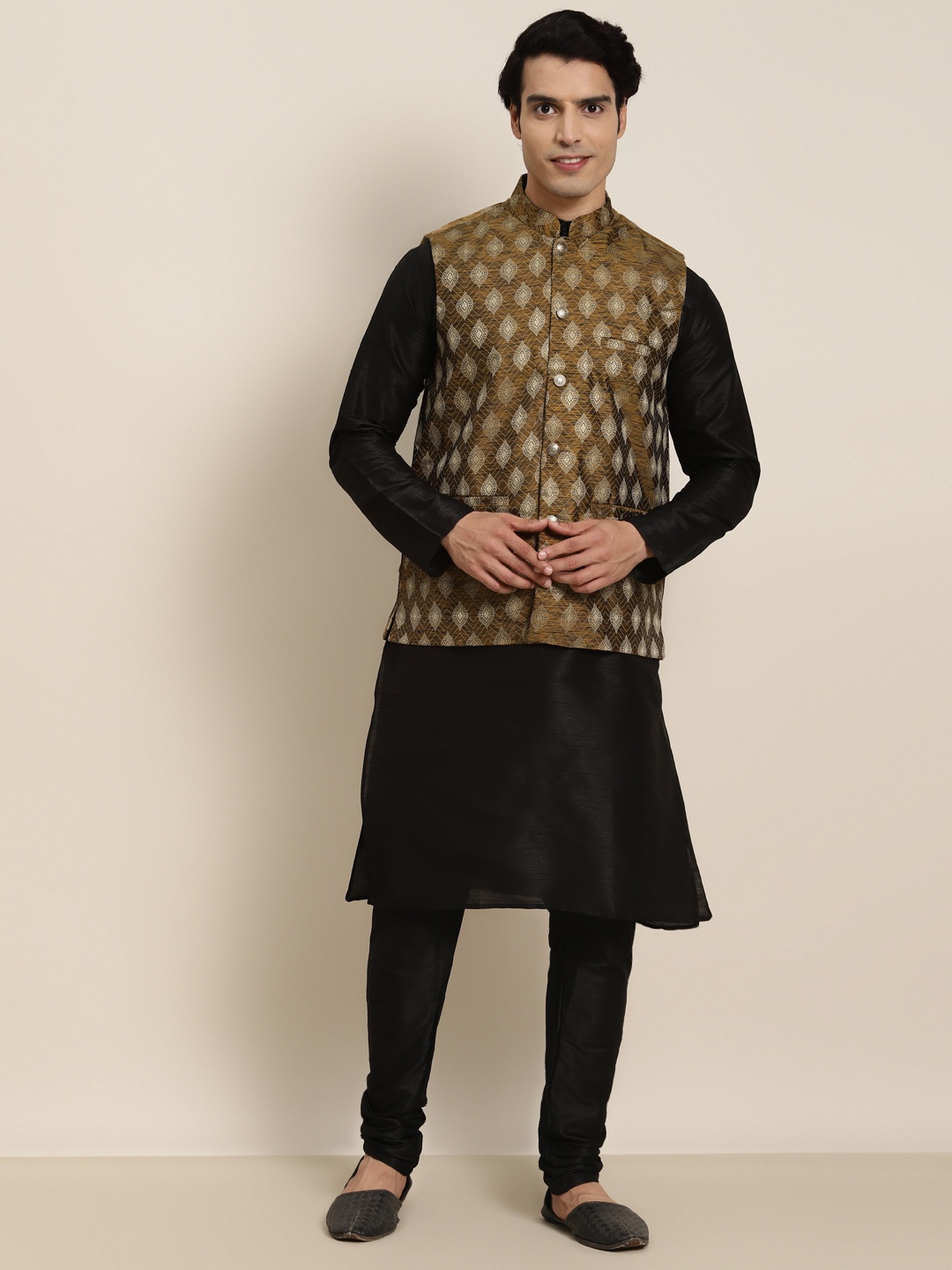 

SOJANYA Men Black Kurta with Churidar With Nehru Jacket