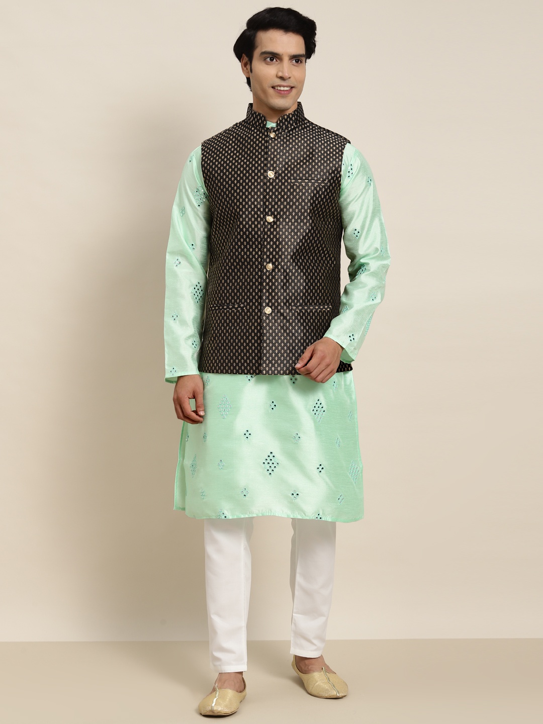 

SOJANYA Men Sea Green Embroidered Mirror Work Kurta with Pyjamas With Nehru Jacket