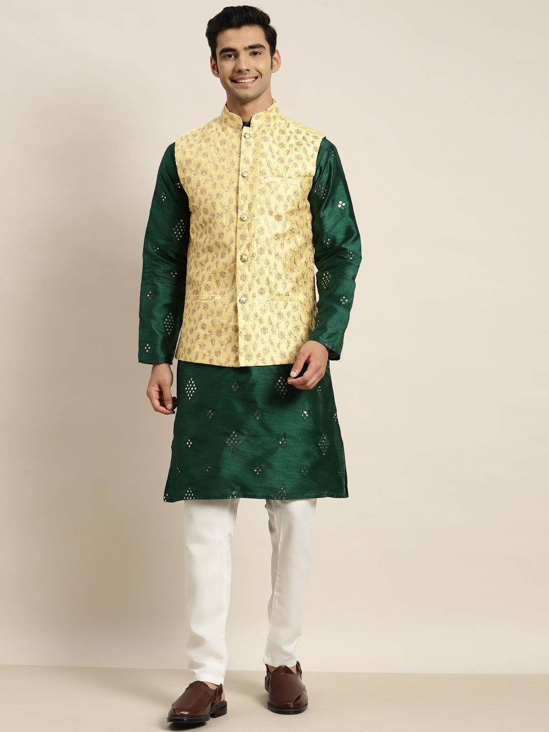 

SOJANYA Men Green Floral Embroidered Mirror Work Kurta with Pyjamas & Nehru Jacket