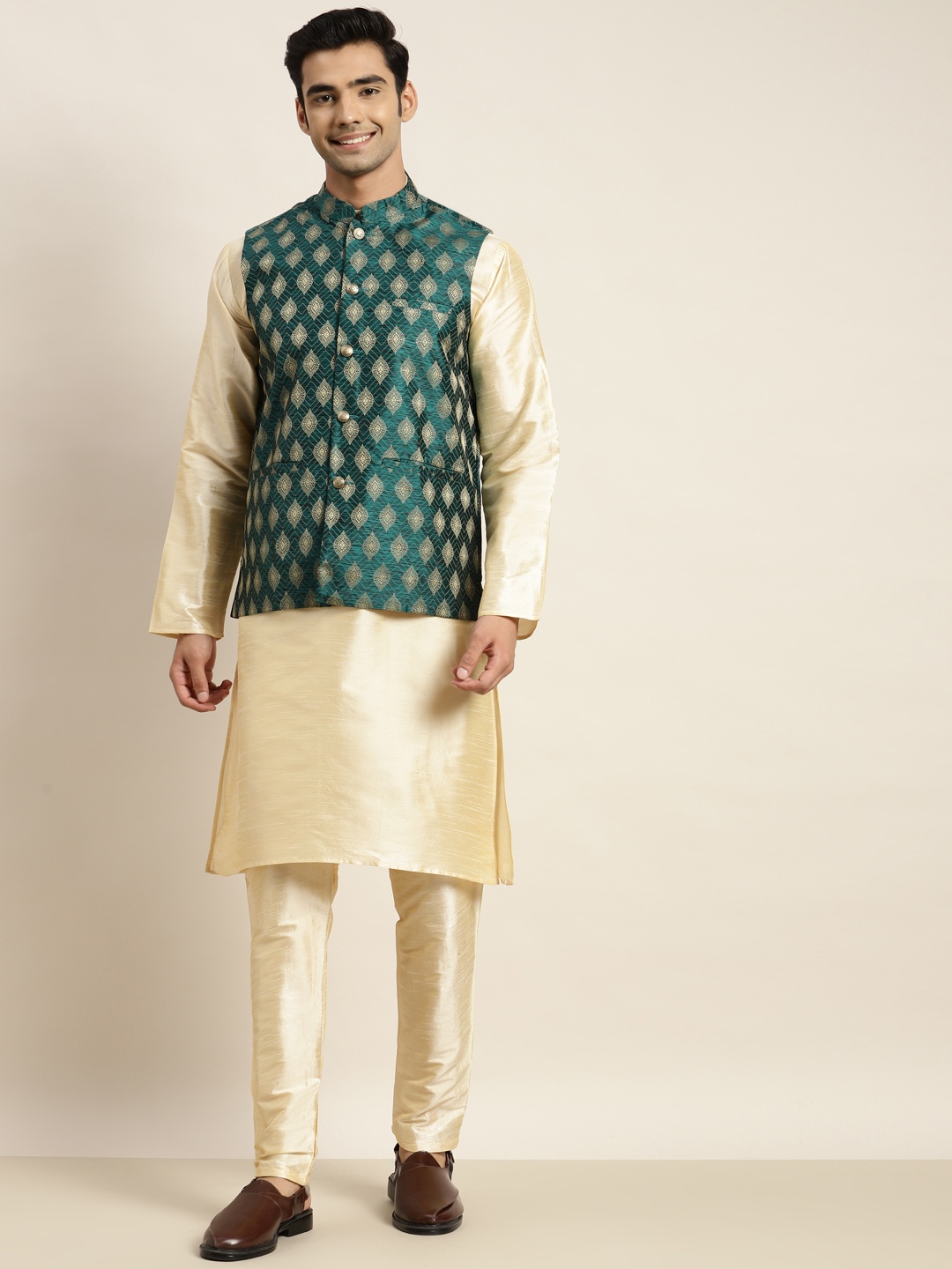 

SOJANYA Men Golden Kurta with Pyjamas With Nehru Jacket, Gold