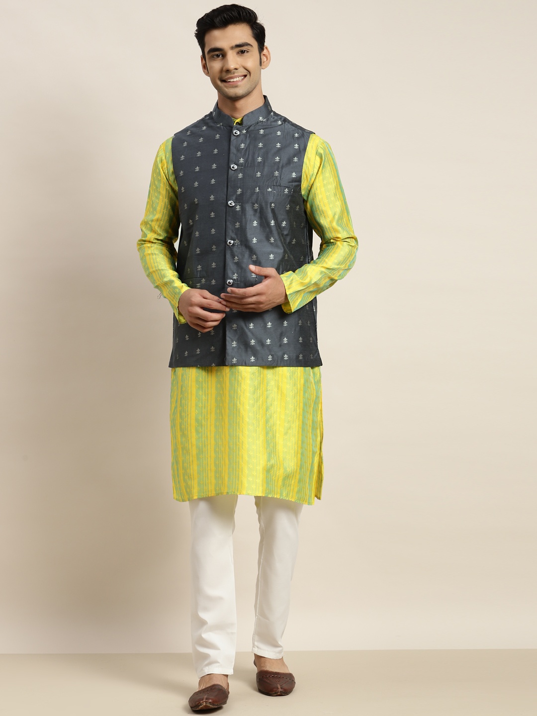 

SOJANYA Men Yellow Printed Kurta with Pyjamas & Nehru Jacket