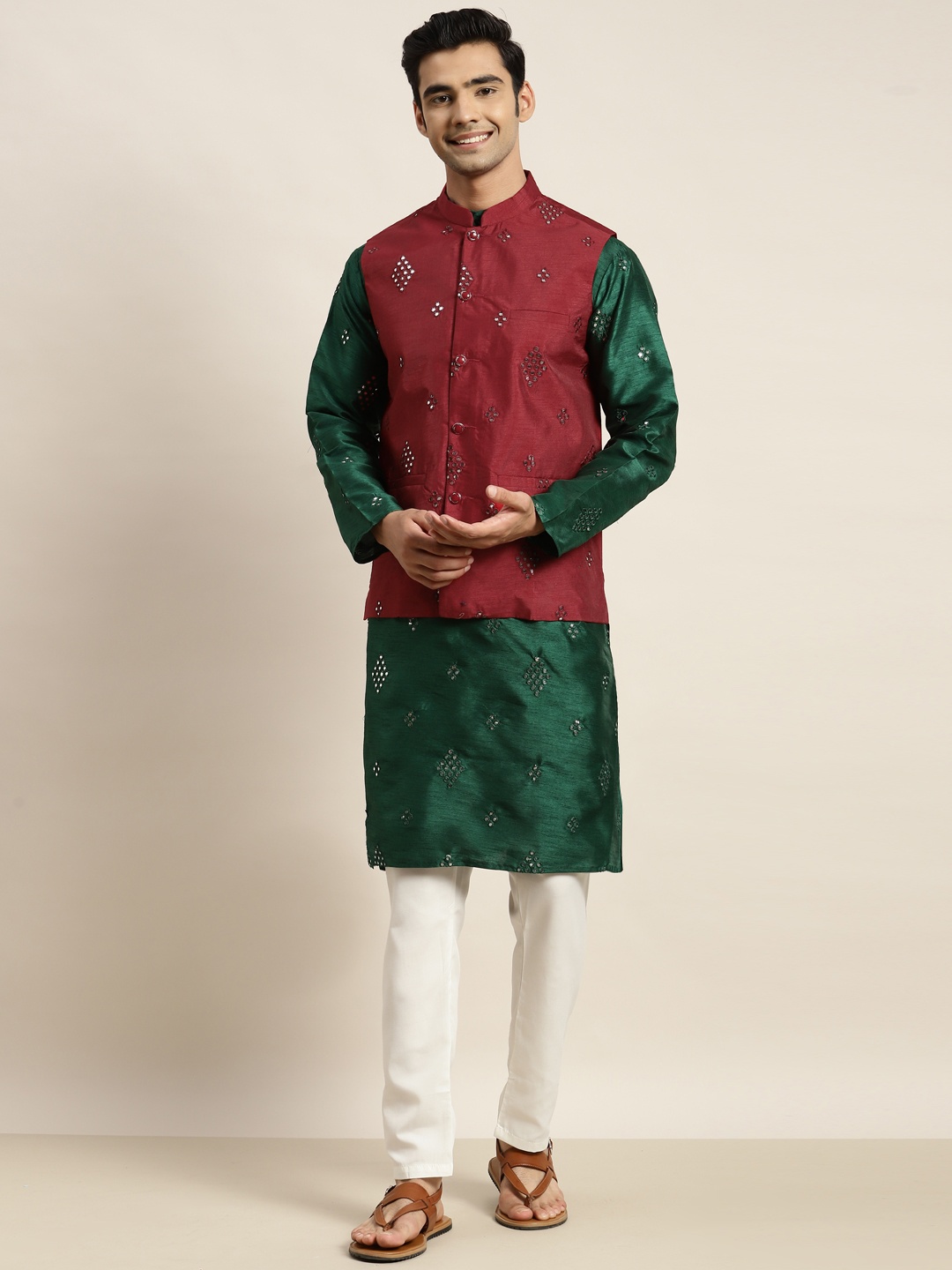 

SOJANYA Men Green Embroidered Mirror Work Kurta with Pyjamas & Nehru Jacket