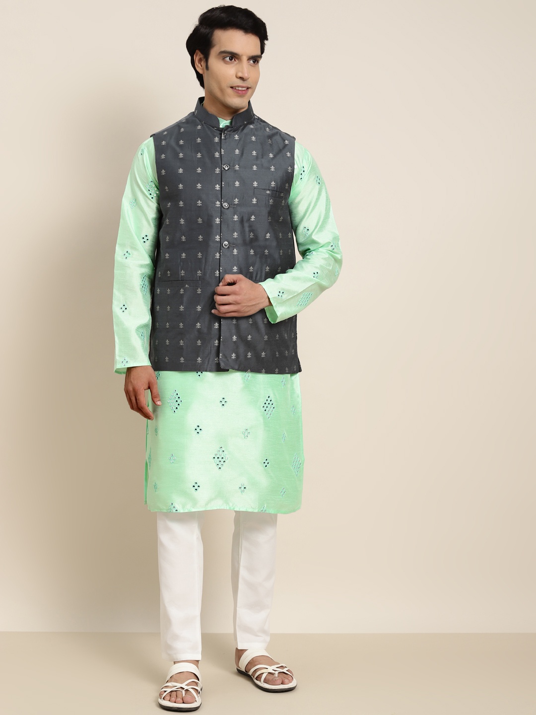 

SOJANYA Men Sea Green Embroidered Mirror Work Kurta with Pyjamas With Nehru Jacket