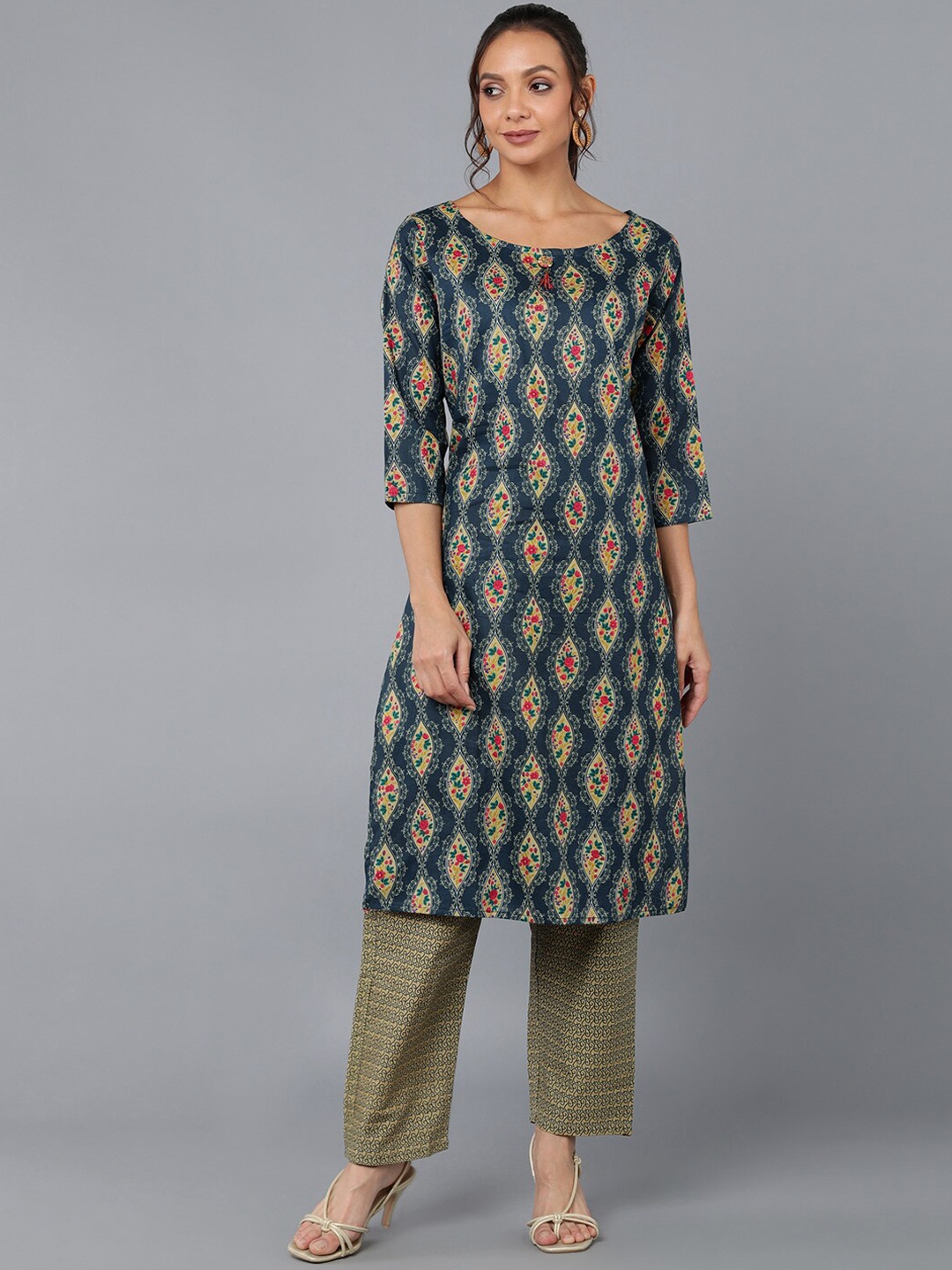 

kipek Women Blue Ethnic Motifs Printed Kurta with Trousers