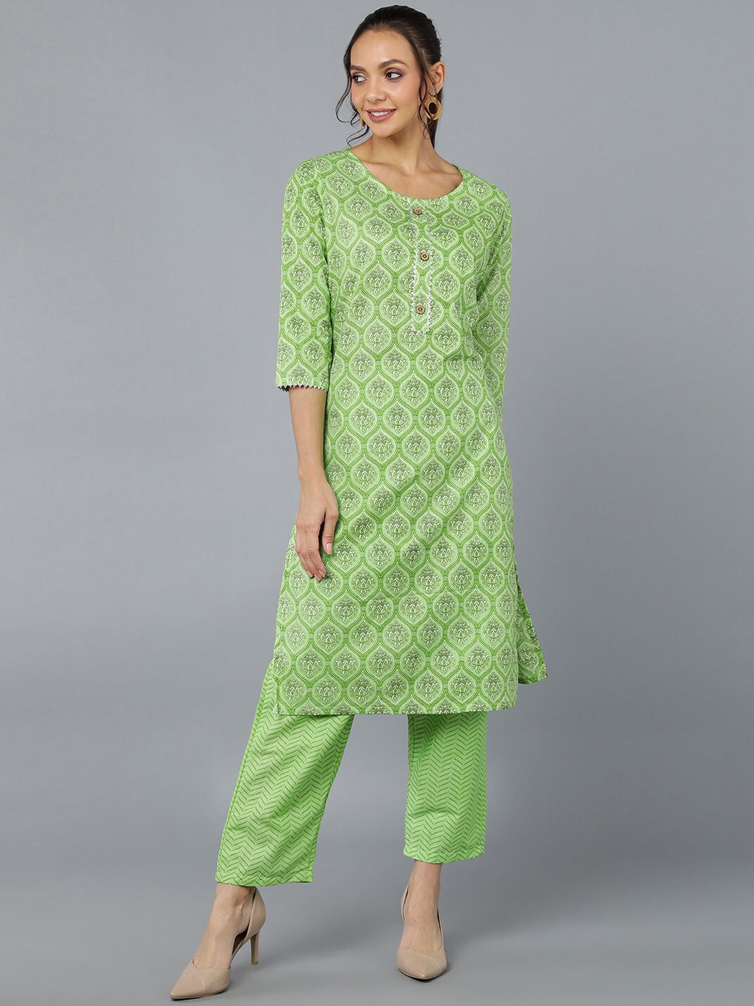 

kipek Women Green Ethnic Motifs Printed Straight Kurta with Trousers