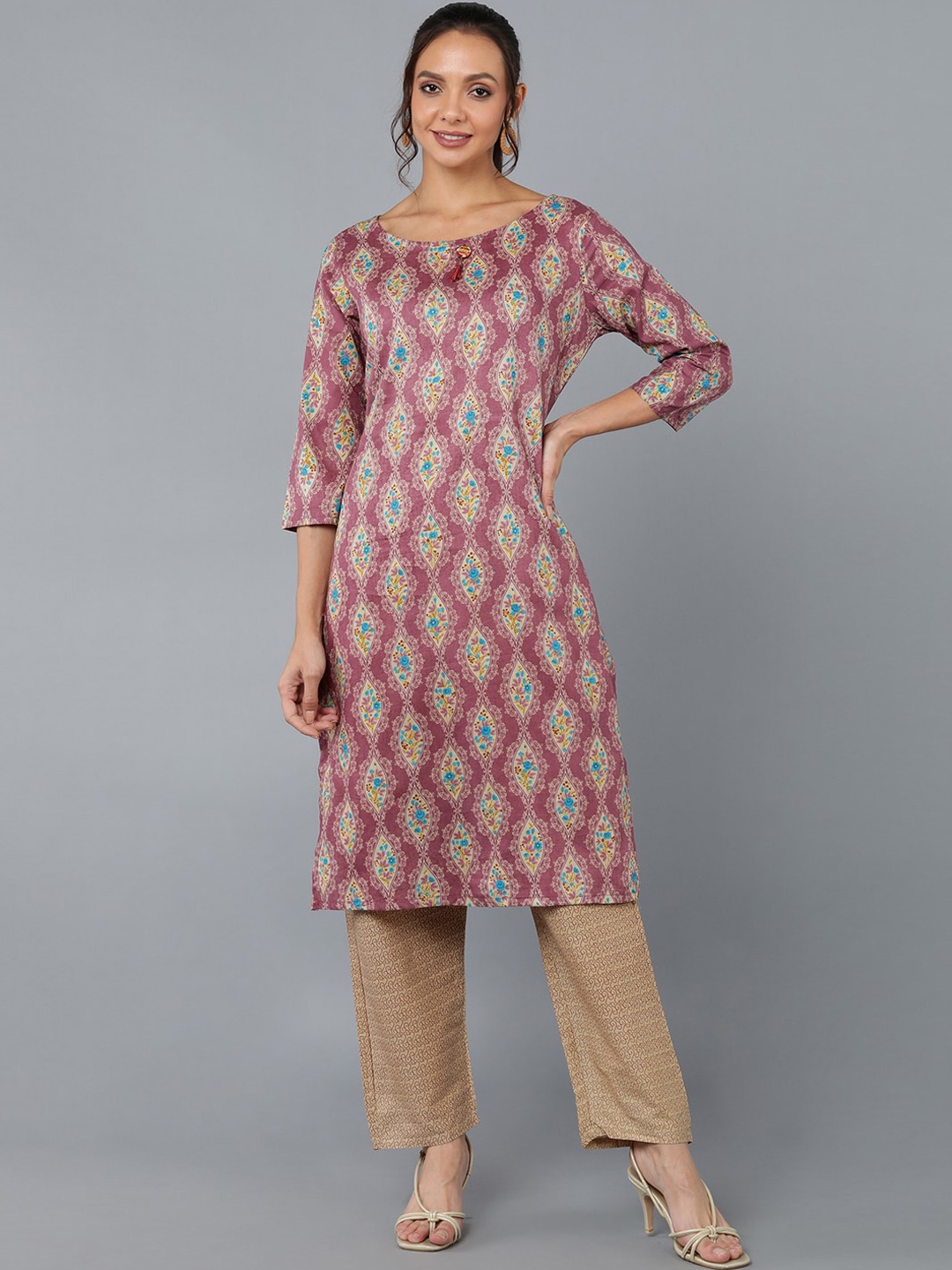 

kipek Women Peach-Coloured Ethnic Motifs Printed Kurta with Trousers