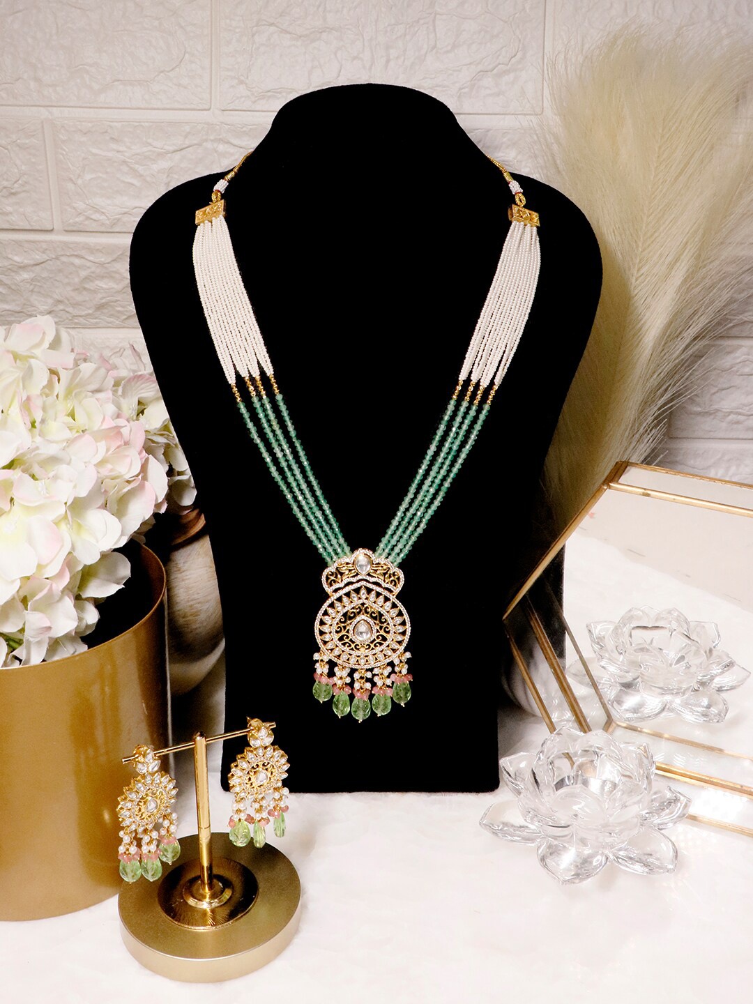 

Ishhaara Gold-Toned & Green Brass Plated Kundan Studded & Beaded Jewellery Set