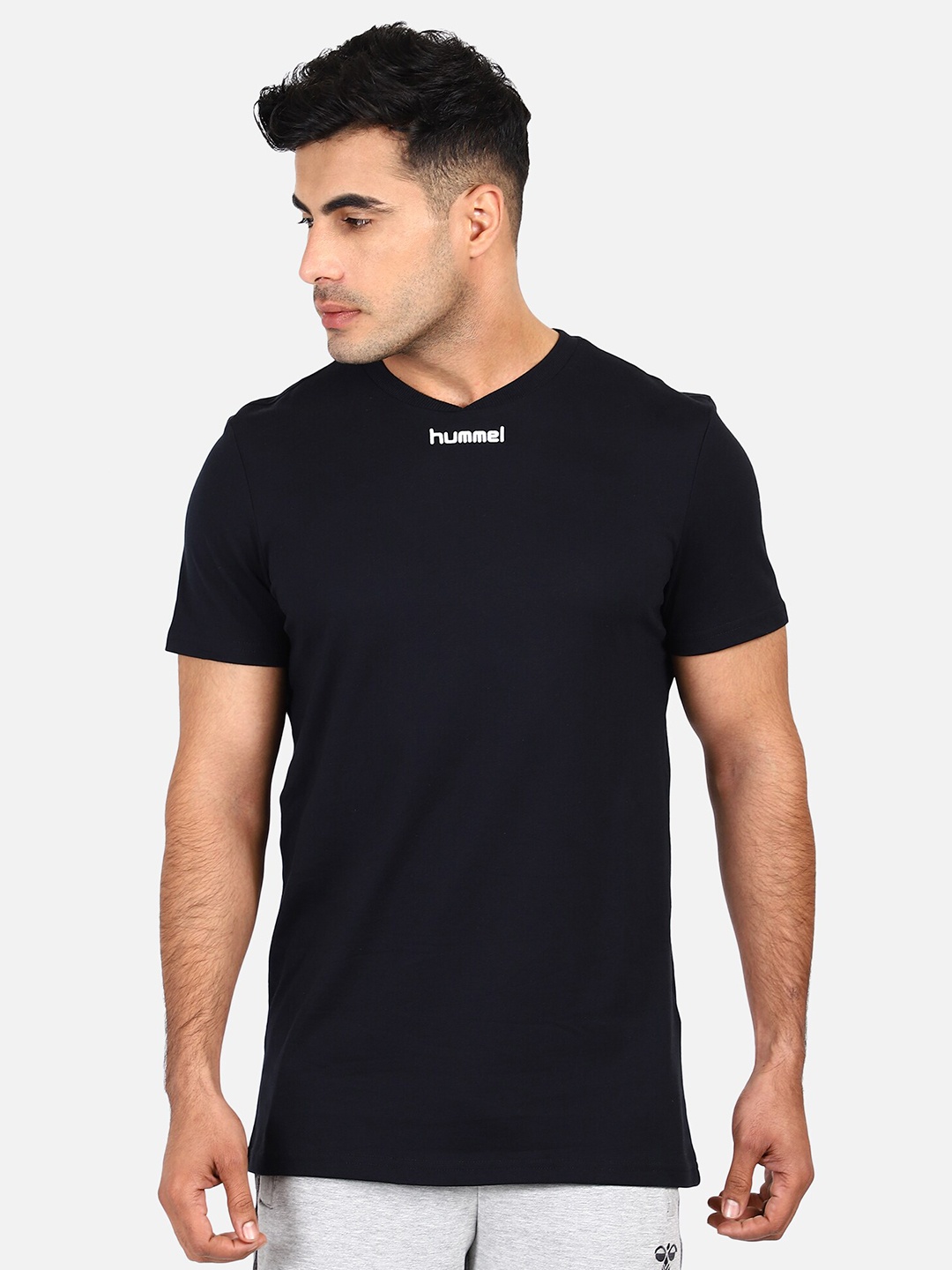 

hummel Men Black Solid Cotton T-shirt