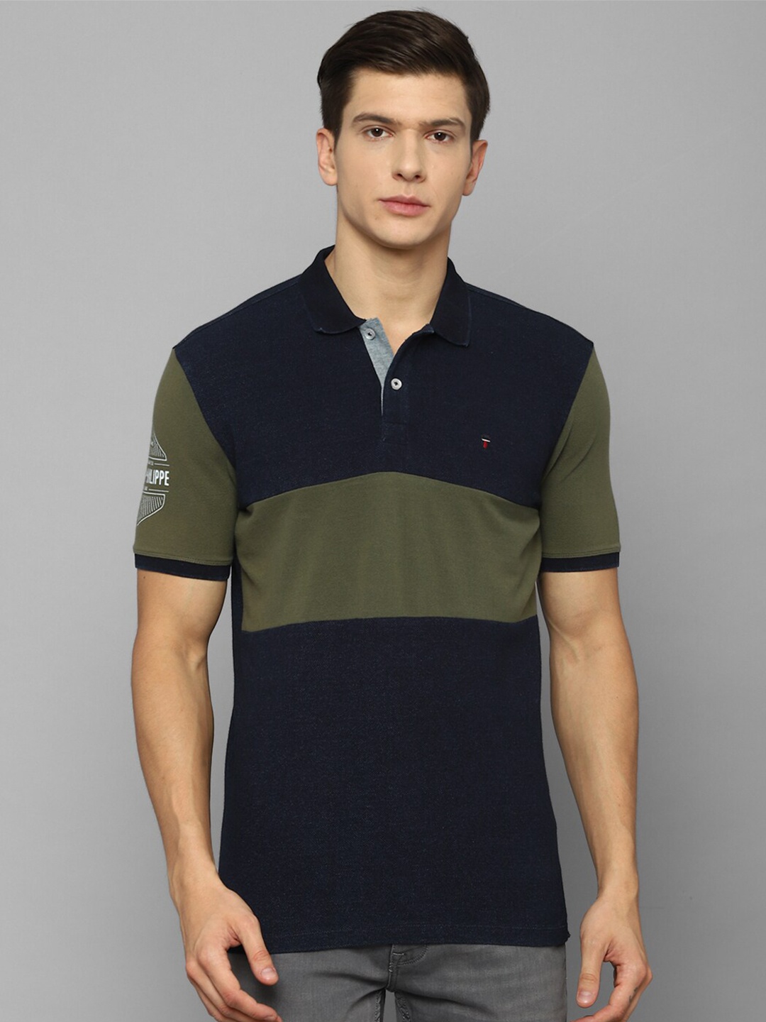 

Louis Philippe Jeans Men Navy Blue & Olive Green Colourblocked Pure Cotton T-shirt