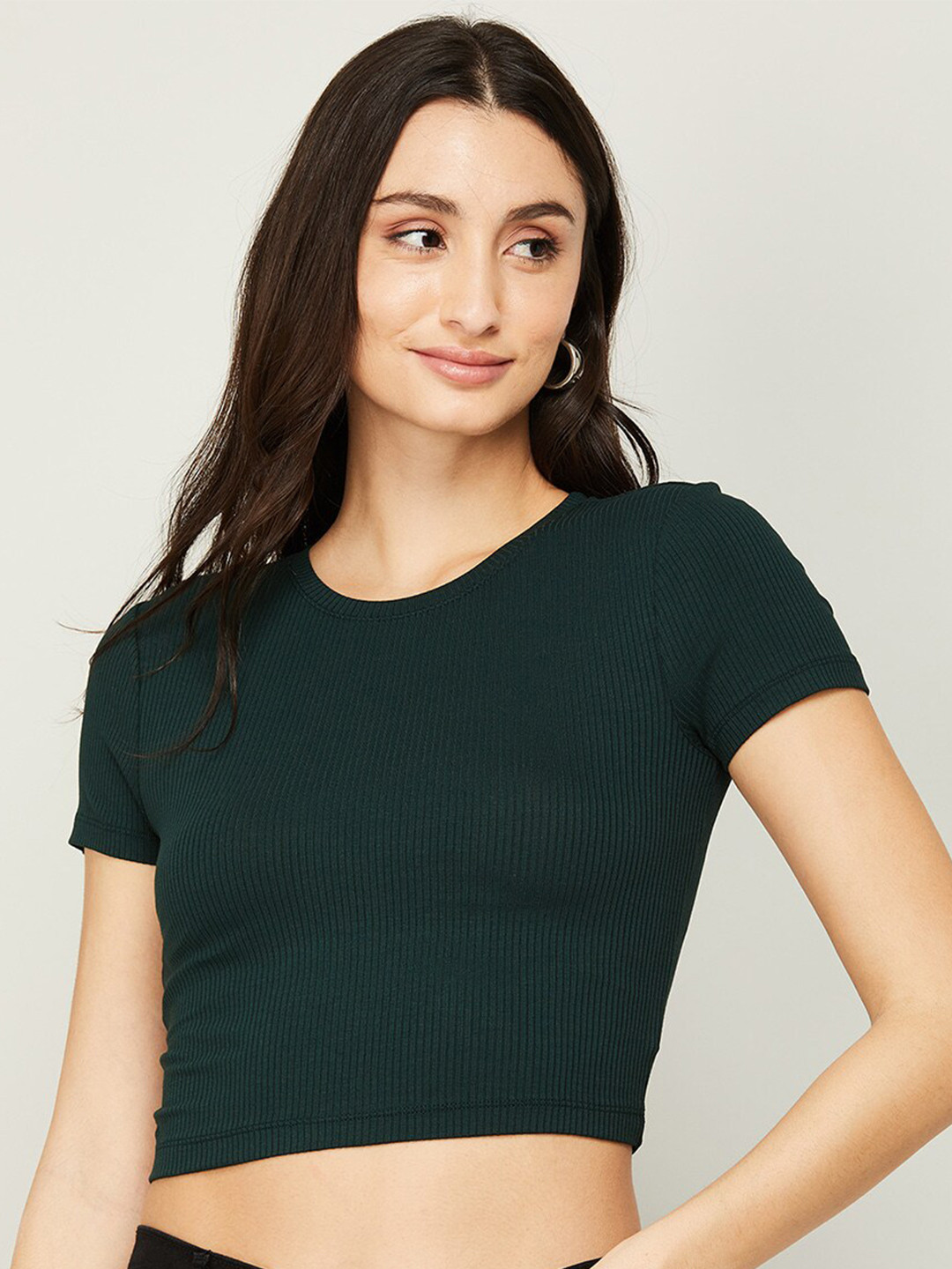 

Ginger by Lifestyle Women Green Solid Crop Top