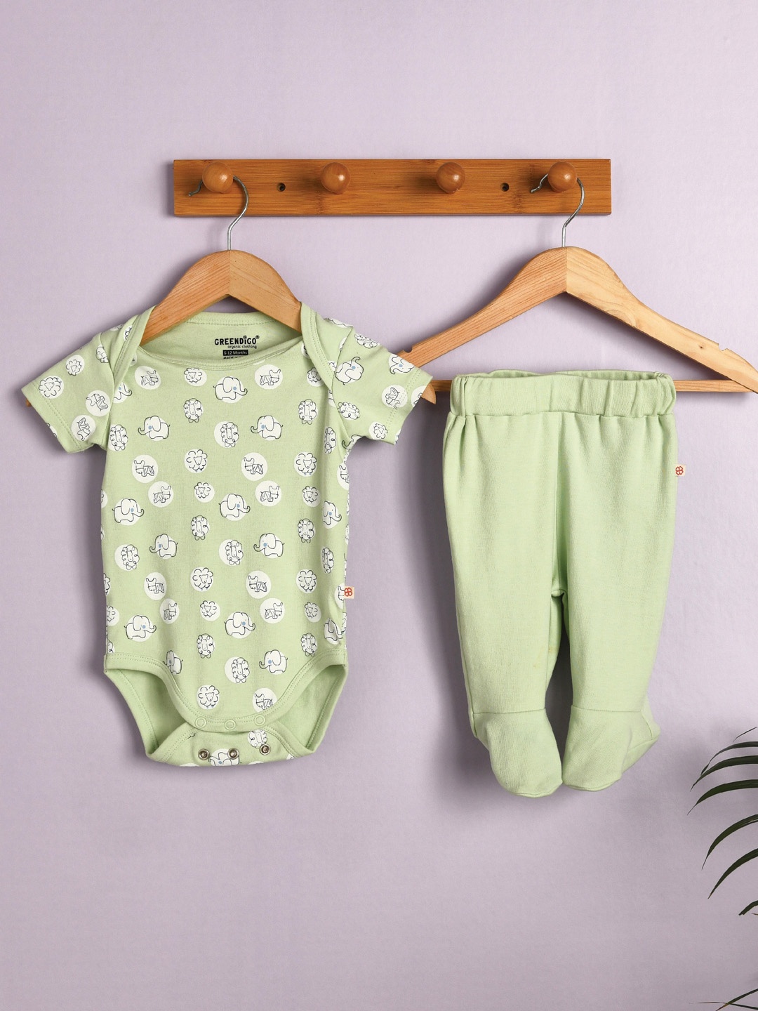 

GREENDIGO Kids Green & Black Printed Bodysuit & Leggings Set