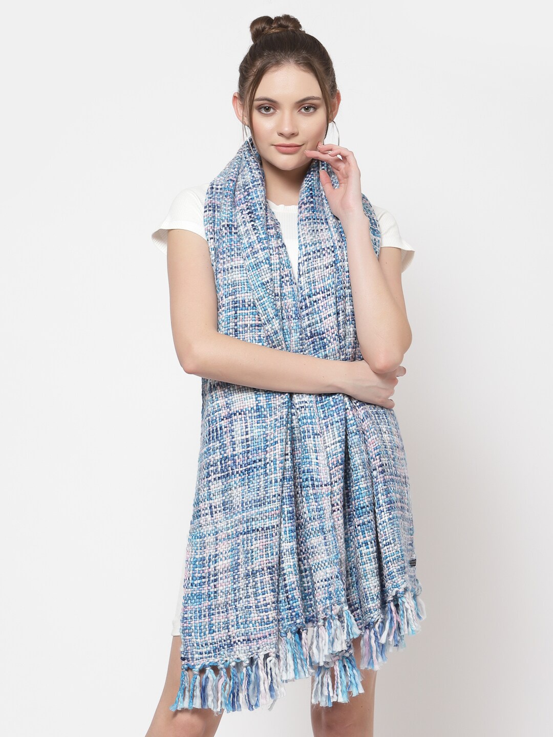 

513 Women Blue & White Checked Knitted Stole