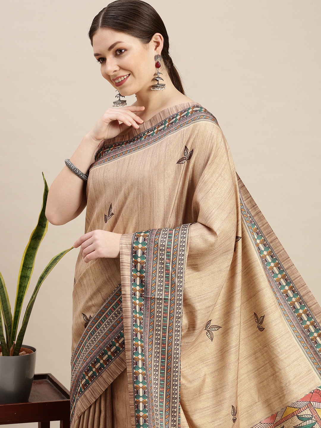 

Mitera Ethnic Motifs Printed Saree, Beige