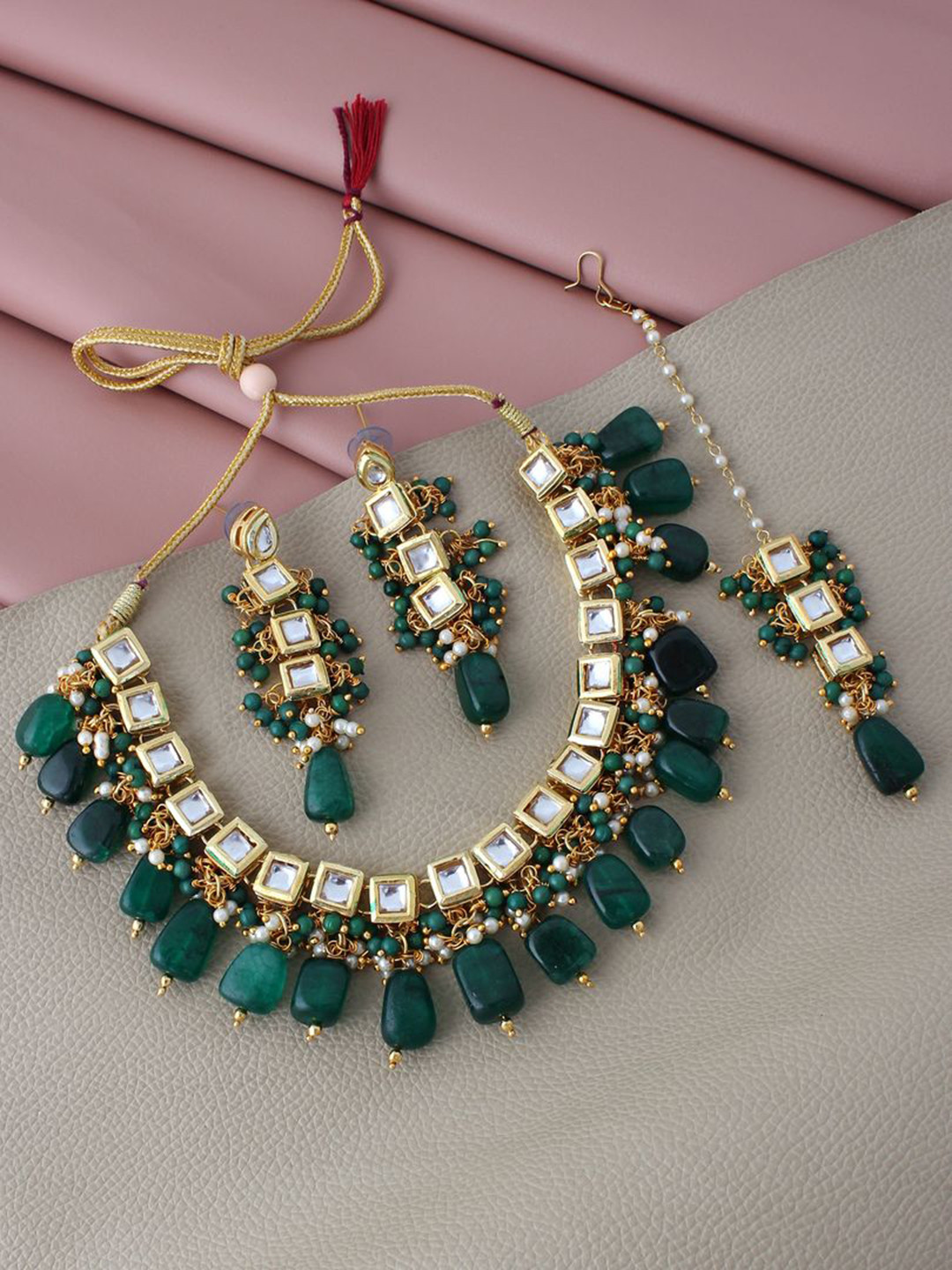 

LUCKY JEWELLERY Gold-Plated Green Kundan-Studded & Beaded Jewellery Set