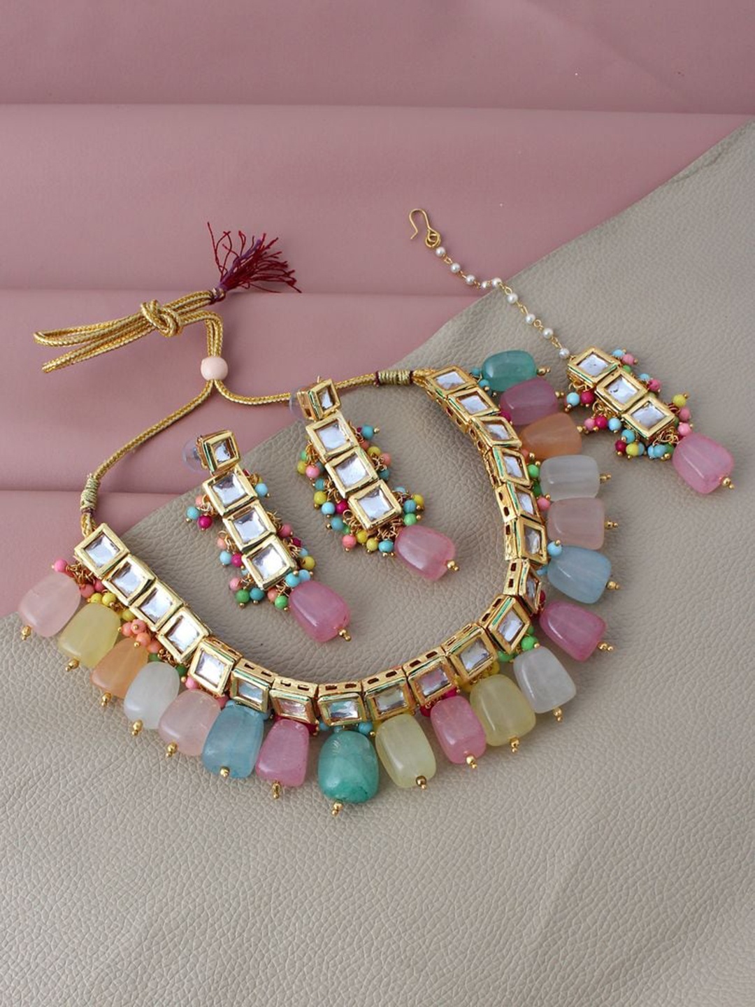 

LUCKY JEWELLERY 18k Gold Plated Green & White Kundan-Studded & Beaded Jewellery Set