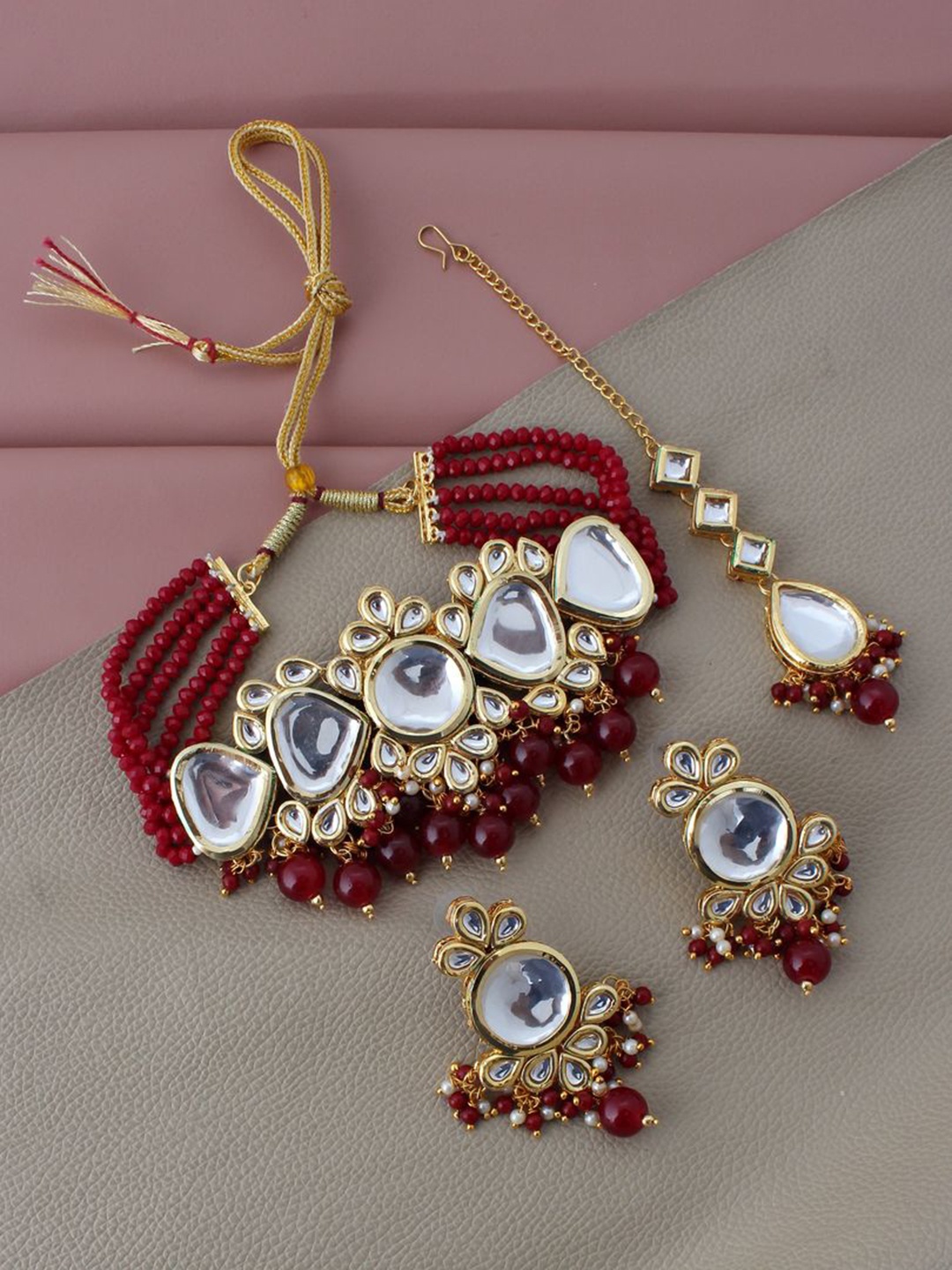 

LUCKY JEWELLERY 18k Gold Plated Maroon Kundan-Studded & Beaded Jewellery Set