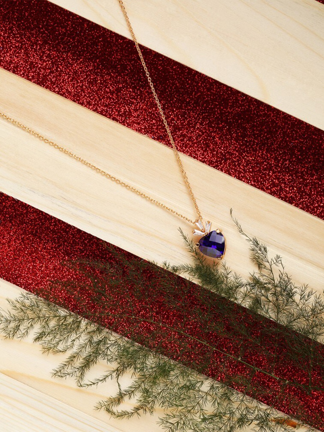 

HOT AND BOLD Rose Gold-Plated & Purple Brass Rose Necklace