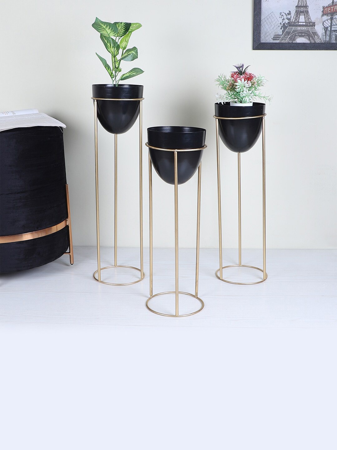 

Amaya Decors Pack Of 3 Gold-Toned & Black Solid Planters With Stand