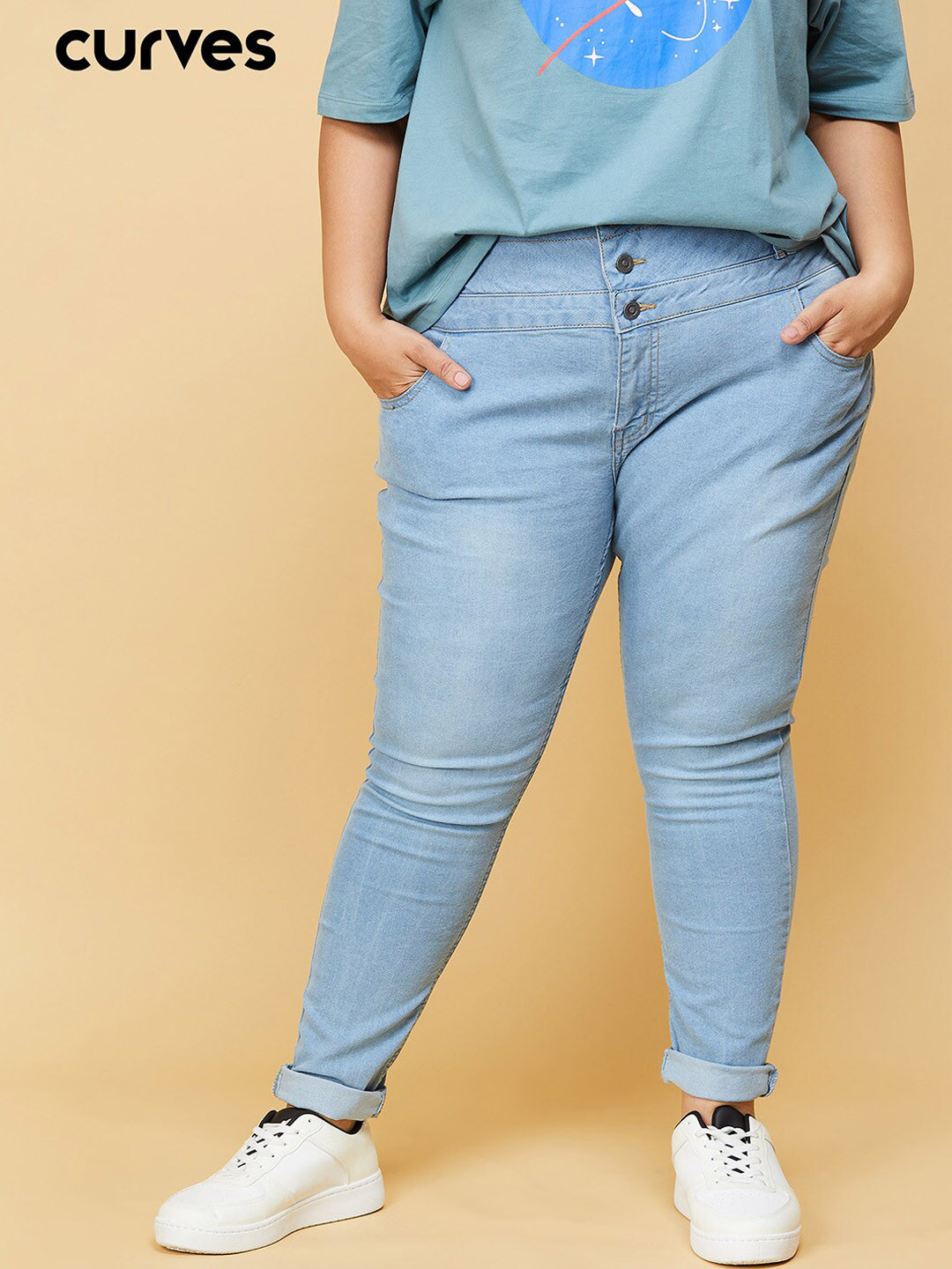 

max Women Blue Light Fade Stretchable Jeans